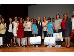 Belediyeden Başarılı Öğrencilere Bilgisayar