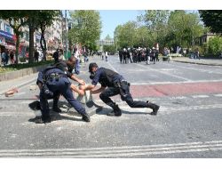 Beşiktaş’ta Yollar Taş Ve Cam Parçaları İle Doldu