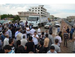 Viranşehir'de Kavşak İsteyen Vatandaşlar Yolu Kapattı