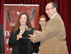 YILDIZ KENTER'E 'ONUR ÖDÜLÜ' VERİLDİ