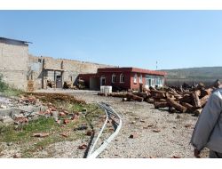 Fırtına, Fabrikanın Çatısını Uçurdu