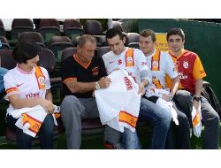 Galatasaray ‘ülker Ayın Golü’ Yarışmasının Galibi Yine Wesley Sneijder