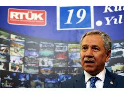 Bülent Arınç’tan Dizilerdeki Alkol Ve Öğrenci Görüntülerine Tepki