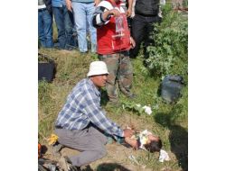 Trenin Çarptığı Arabadaki Kız Çocuk Öldü, Babası Ve Kardeşi Yaralandı