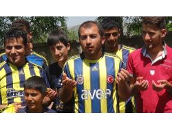Batmanlılar Fenerbahçe'nin Başarısı İçin Türbede Dua Etti