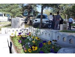 Mezarlık İçinde Araçlar Çarpıştı: 2'si Ağır, 5 Yaralı