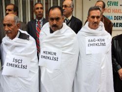 Tüketiciler Zamları Kefen, Ampul Ve Çanlarla Protesto Etti