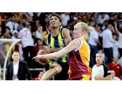 Fenerbahçe’yi 72-56 Yenen Galatasaray, Seride Durumu 2-2’ye Getirdi