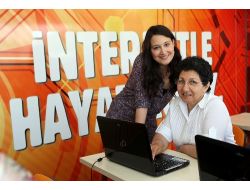 Gupse Özay 'İnternetle Hayat Kolay' Kursiyerlerinin Eğitimine Katıldı