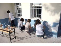 Üniversite Öğrencileri İlkokulu Boyadı