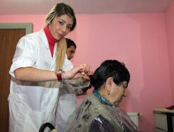 Genç Kuaförler Huzurevi Sakinlerini İhmal Etmiyor
