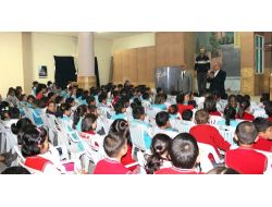 Toprakkale'de 'Mikrobun Ettikleri' Oyununu Bin Çocuk İzledi