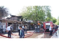 Ankara'da Yangın: 3 İş Yeri İle 1 Gecekondu Tamamen Yandı (Özel)