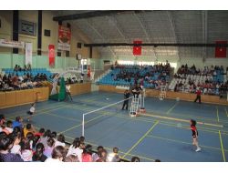 Küçükler Kız-erkek Türkiye Badminton Şampiyonası Erzincan'da Başladı