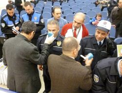 Polislerin Vücut Nikotini Ölçüldü