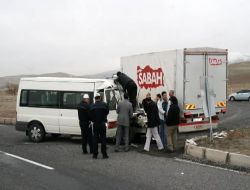 Diyaliz Hastalarını Taşıyan Servis Kaza Yaptı: 4 Yaralı