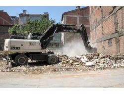 Mahalle Sakinleri İstedi, Belediye Yıktı