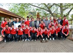 Ünye Belediyesporlu Futbolcular Başarılarını Arpacıoğlu İle Paylaştı