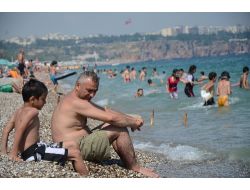 Sıcaklardan Bunalan Denize Koştu