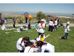 Çocuklar Uçurtmalarla Sevindi