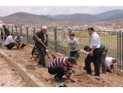 Aba Koleji Bahçesinde Herfene Ve Ağaç Dikme Programı
