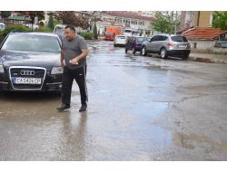 Yozgat'ta Aniden Bastıran Yağmur Yolları Göle Çevirdi