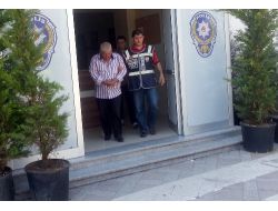 Çantasını Çaldığı Kadınlardan Birini Darp Etti Ve Araçtan Attılar