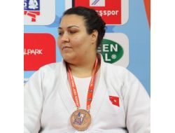 Belkıs Zehra Kaya, Bakü’de Gümüş Madalya Kazandı