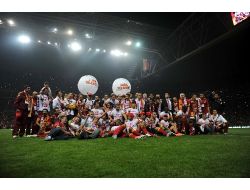 Galatasaraylı Futbolculardan Statta Şampiyonluk Turu