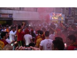 Brüksel’deki ‘türk Mahallesi’ Sarı Kırmızıya Büründü