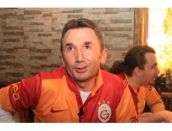 Moskova'da Galatasaray Taraftarları Şampiyonluğu Halay Çekerek Kutladı (Özel)