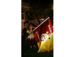 Sinop’ta Sarı Kırmızılı Taraftarlar Şampiyonluğu Davul Zurna İle Kutluyor