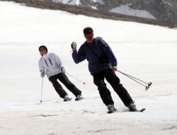 Erzincan'da Mayıs Ayında Kayak Keyfi