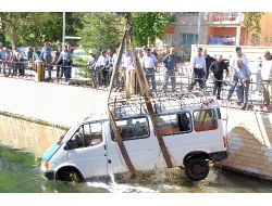 Gaz Pedalı Takılı Kalan Araç Ceyhan Nehri'ne Uçtu