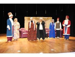 Gecekonduda Oturan Kadınlar Tiyatro Sahneledi