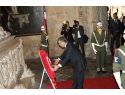 Cumhurbaşkanı Gül, Şair Camões'in Mezarına Çelenk Koydu