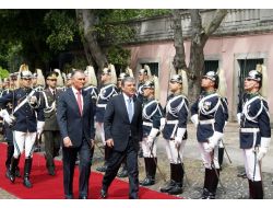 Cumhurbaşkanı Gül Portekiz'de Resmi Törenle Karşılandı