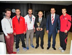 Omü Boks Takımı Rektör Akan’ı Ziyaret Etti