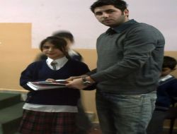 Üniversiteliler, İlköğretim Okulu Öğrencilerine Kırtasiye Yardımı Yaptı