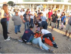 Yolcu Minibüsü İle Kamyonet Çarpıştı