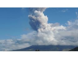 Filipinler’de Yanardağ Aniden Patladı!