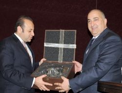 Bakan Bağış, Elektrik Kesilince Karanlıkta Konuştu!