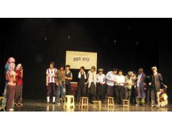 Sağlık Meslek Lisesi Öğrencilerinden Tiyatro Gösterisi