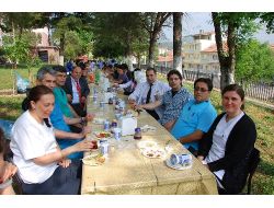 Sındırgı Devlet Hastanesi'nde Doktorlarla Hastalar Piknik Yaptı