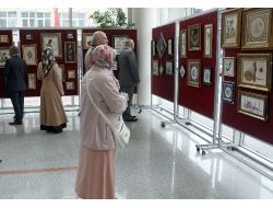 Seramik Üzerine Tezhibli Hat Eserleri Görücüye Çıktı