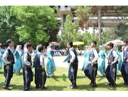 Tarsus’ta Polis Eşleri 'Anneler Günü'nü Erken Kutladı