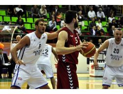 Anadolu Efes, Beşiktaş’ı Farklı Mağlup Etti