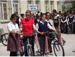 Hz. Muhammed (Sav)'in Hayatını Okuyup Altın Ve Bisiklet Kazandılar