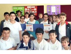 Öğrenciler Harçlıklarını Sudan Ve Filistinli Akranlarına Verecek