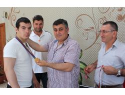 Aksulu Güreşçiler Antalya’ya Madalyalarla Döndü